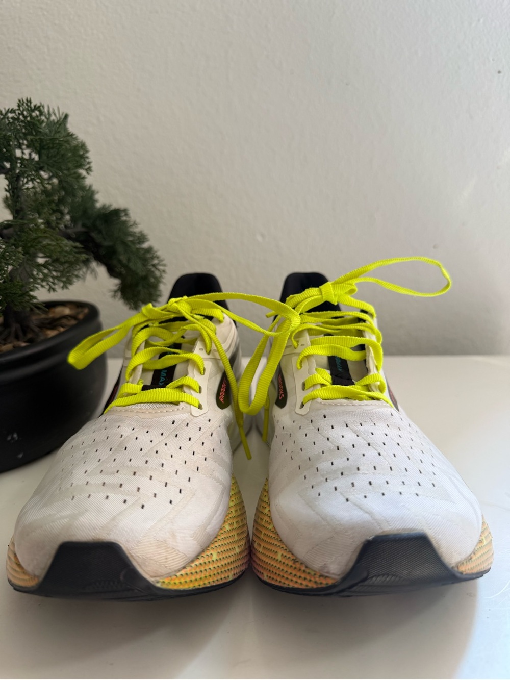 Brooks Hyperion Max Women size 9.5 Athletic Running  - White with Neon Yellow - Picture 2 of 9
